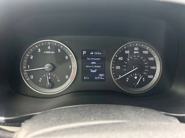 Used 2021 Gray Hyundai Value image 9