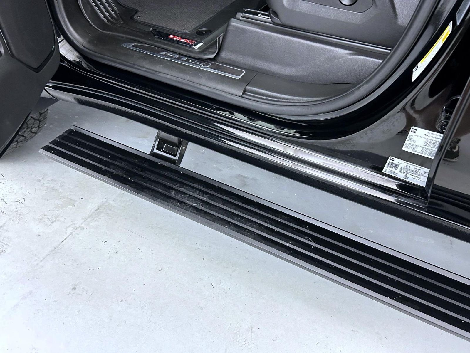 Used 2025 Black GMC AT4 image 9