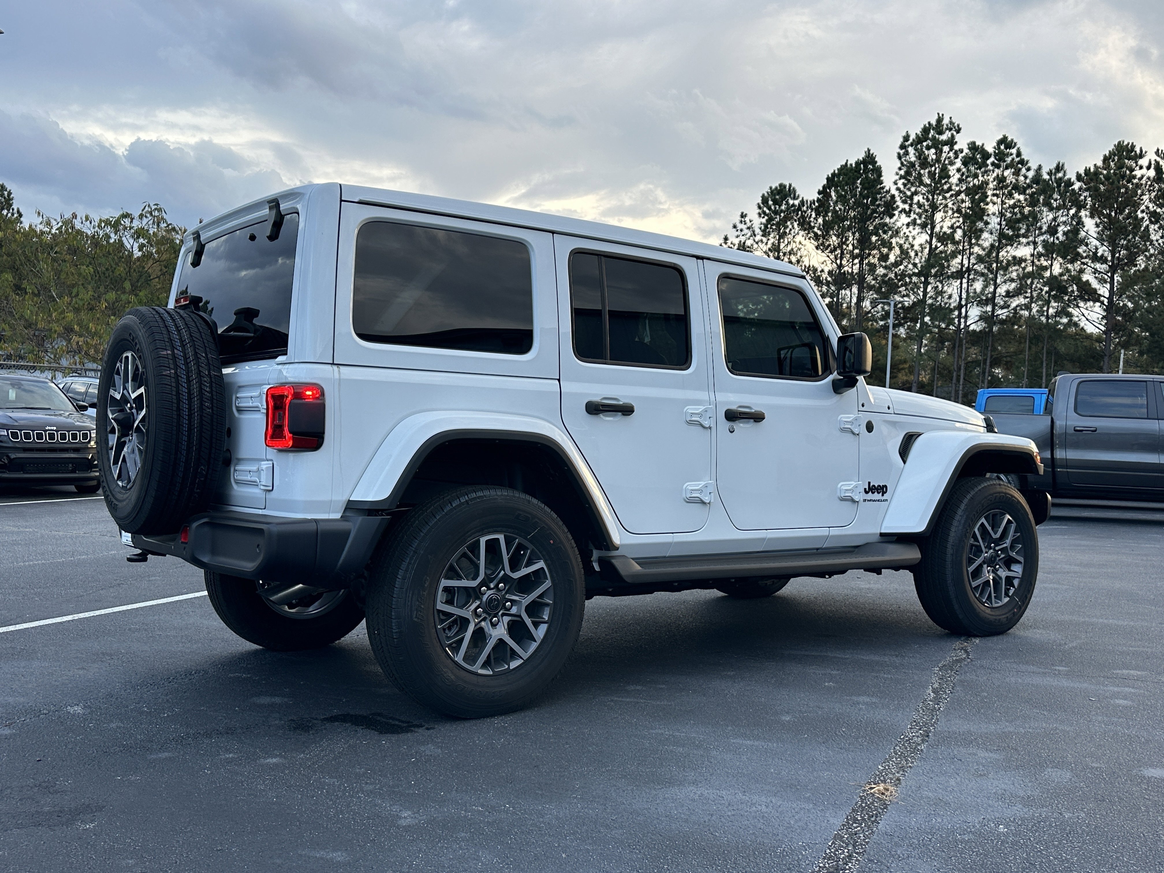 2025 Jeep Wrangler 4-Door Sahara - Photo 8