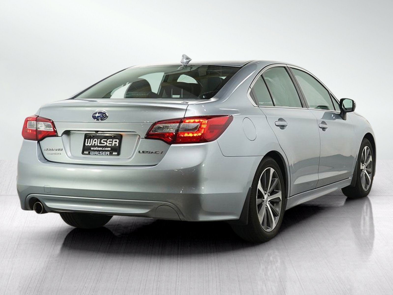 Used 2016 Ice Silver Metallic Subaru 2.5i image 5