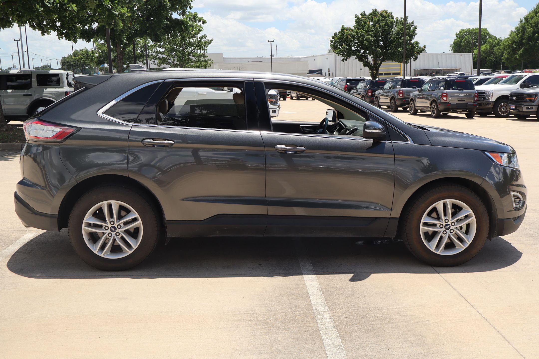Used 2018 Gray Ford SEL image 2