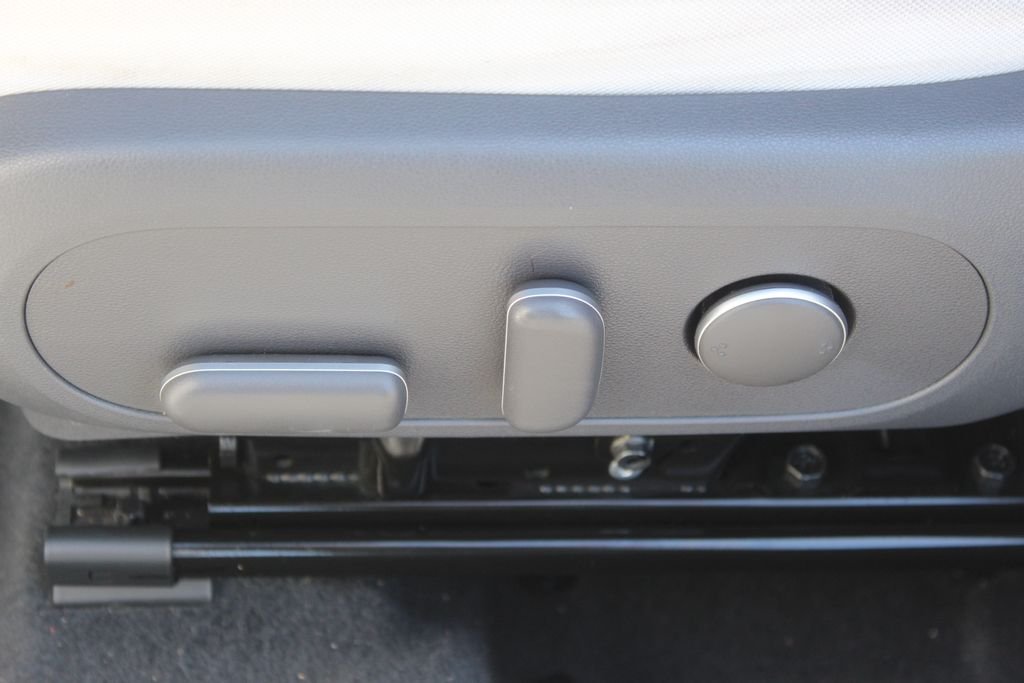 Used 2024 White Hyundai SEL image 13