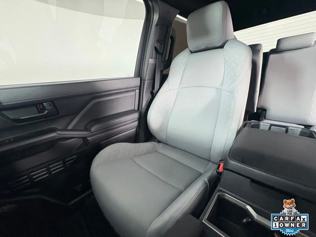 Used 2025  Toyota SR5 image 17