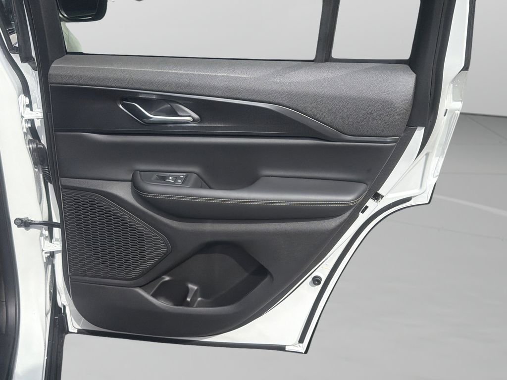 New 2026 White/off-white Jeep Laredo X image 13
