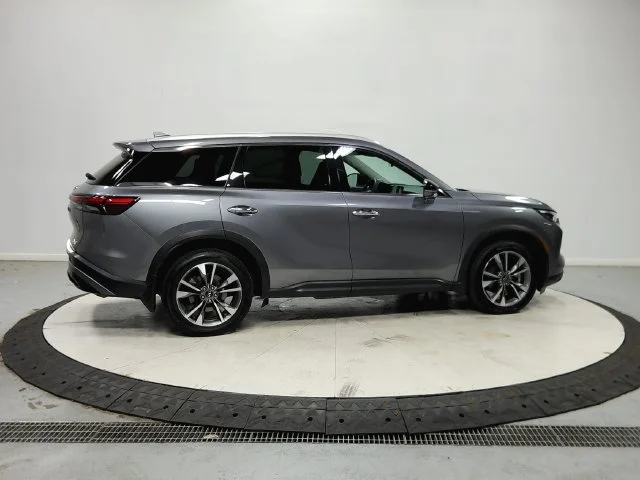 Used 2023 Gray INFINITI LUXE image 9