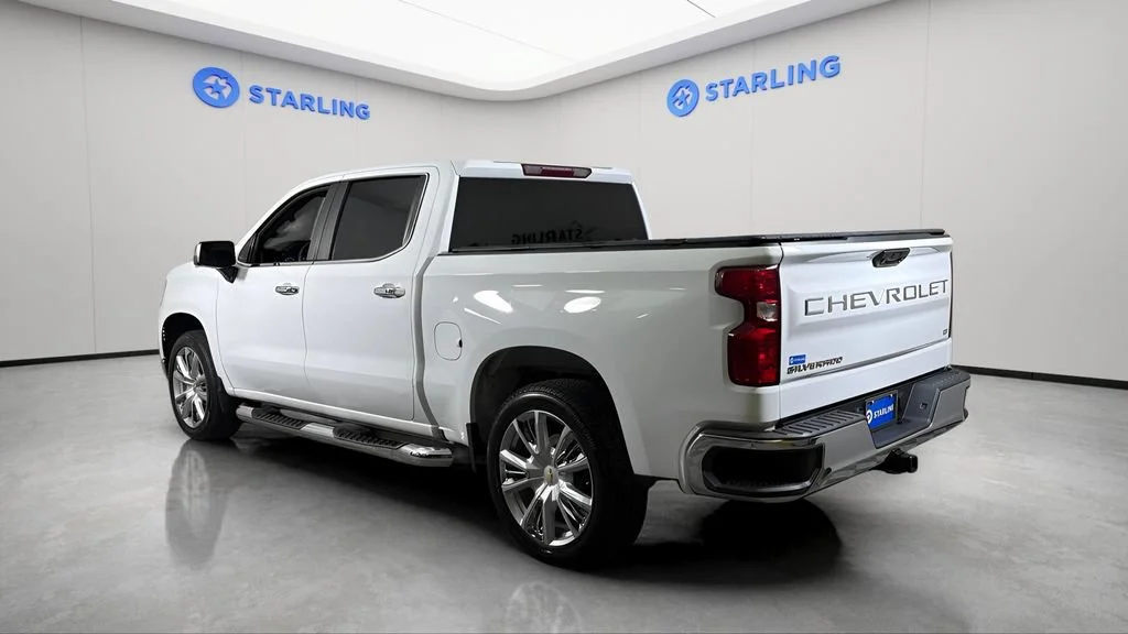 Used 2024 Summit White Chevrolet LT image 5
