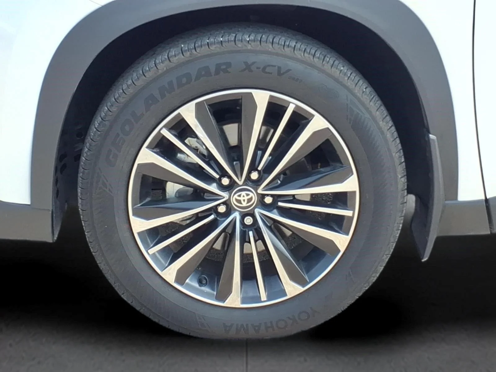 Used 2026 Wind Chill Pearl Toyota MAX Platinum image 9