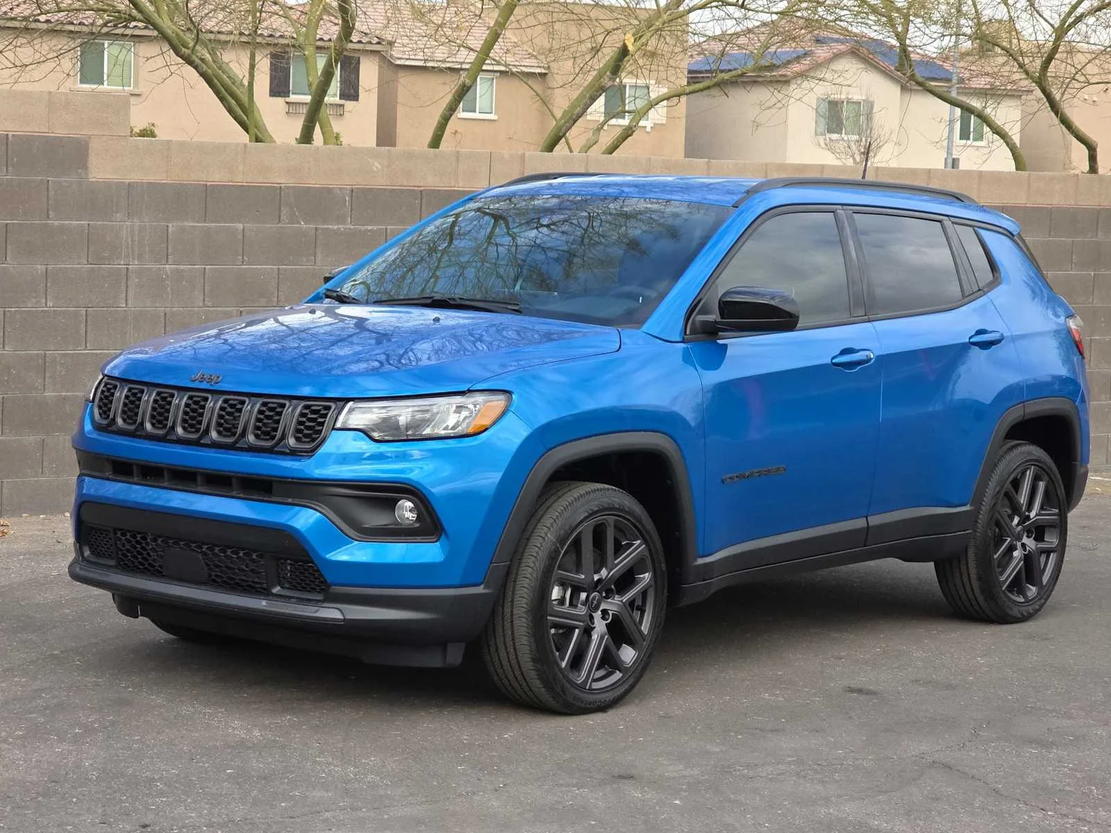 New 2026 Hydro Blue Pearl-Coat Exterior Paint Jeep Latitude image 5
