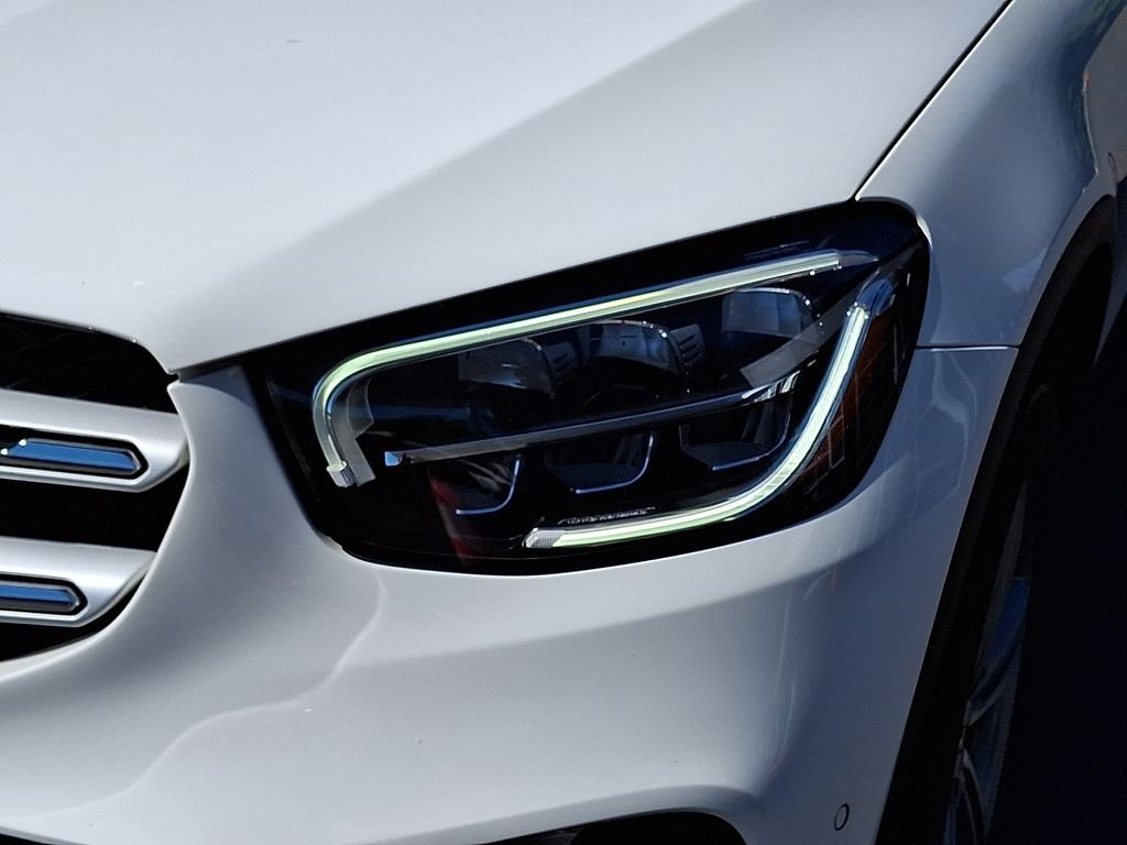 Certified Used 2022 White Mercedes-Benz GLC 300 image 9