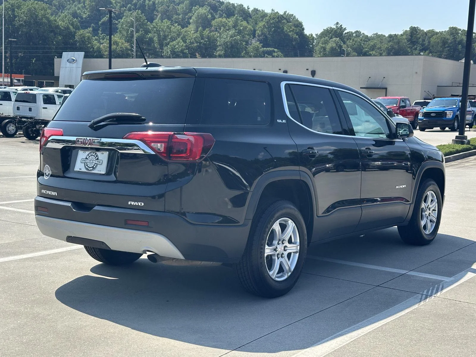 Used 2019 Ebony Twilight Metallic GMC SLE image 7