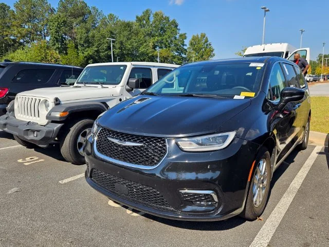 Used 2024 Black Chrysler Touring L image 3