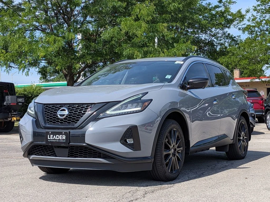 Used 2021 Silver Nissan SL image 3