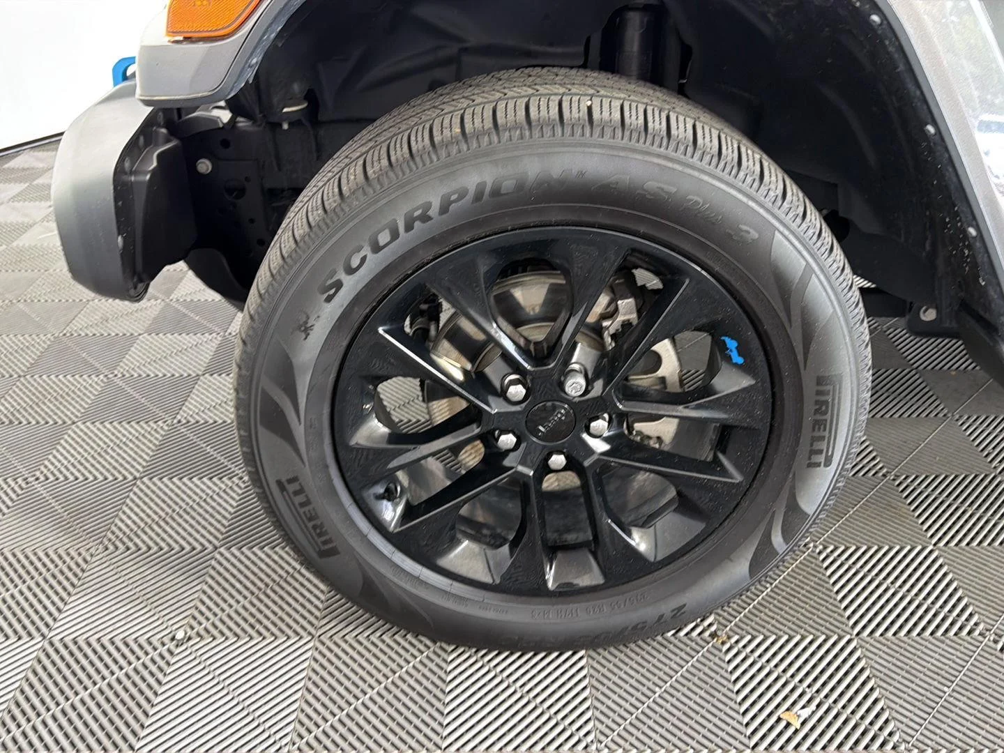 Used 2022 Granite Crystal Metallic Clearcoat Jeep Unlimited Sahara image 16