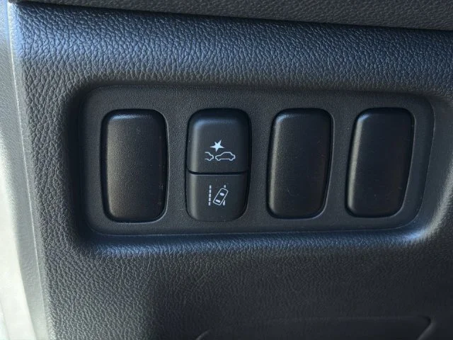 Used 2024 Gray Mitsubishi 2.0 ES image 30