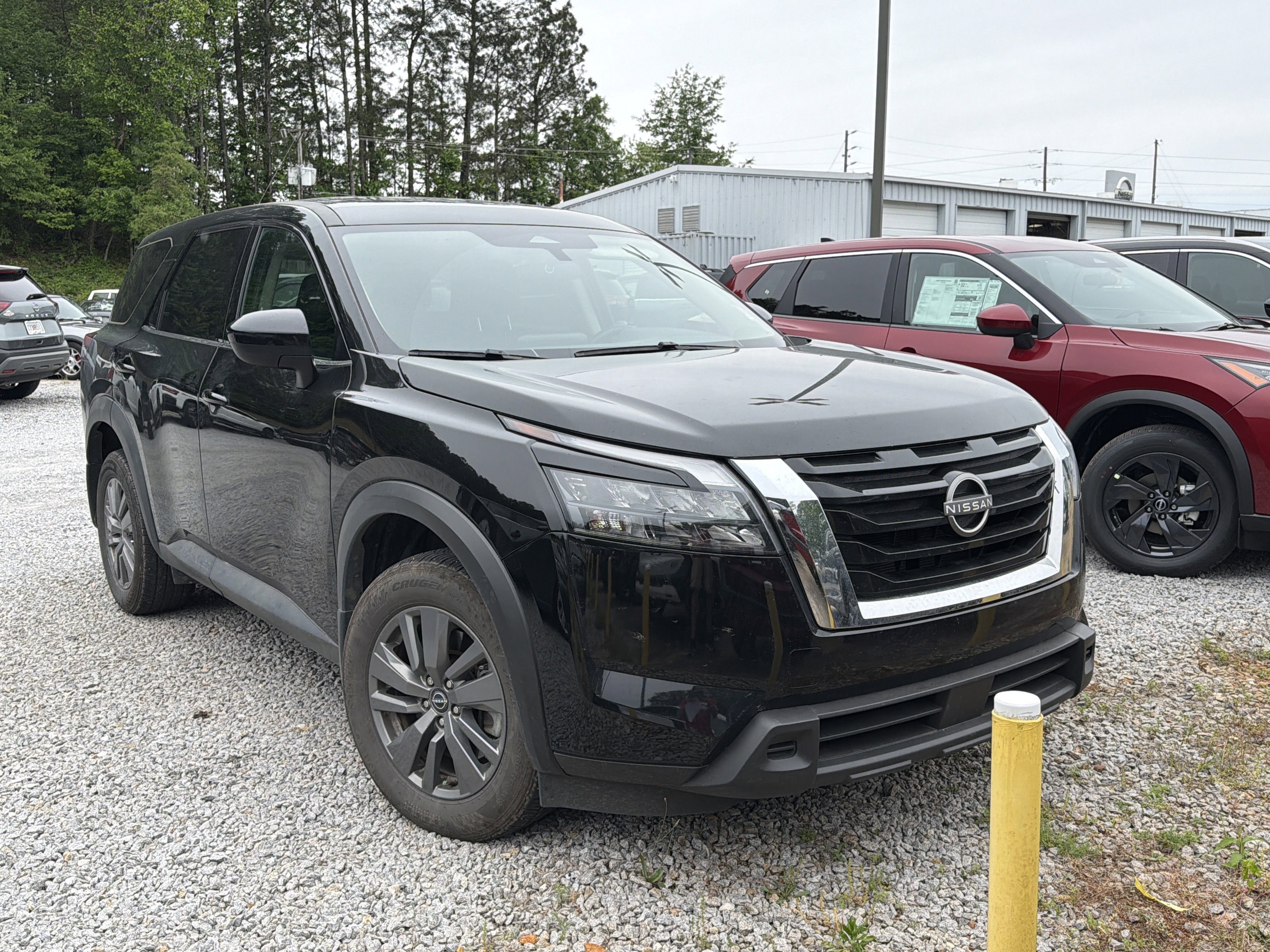 2025 Nissan Pathfinder S 2WD's photo