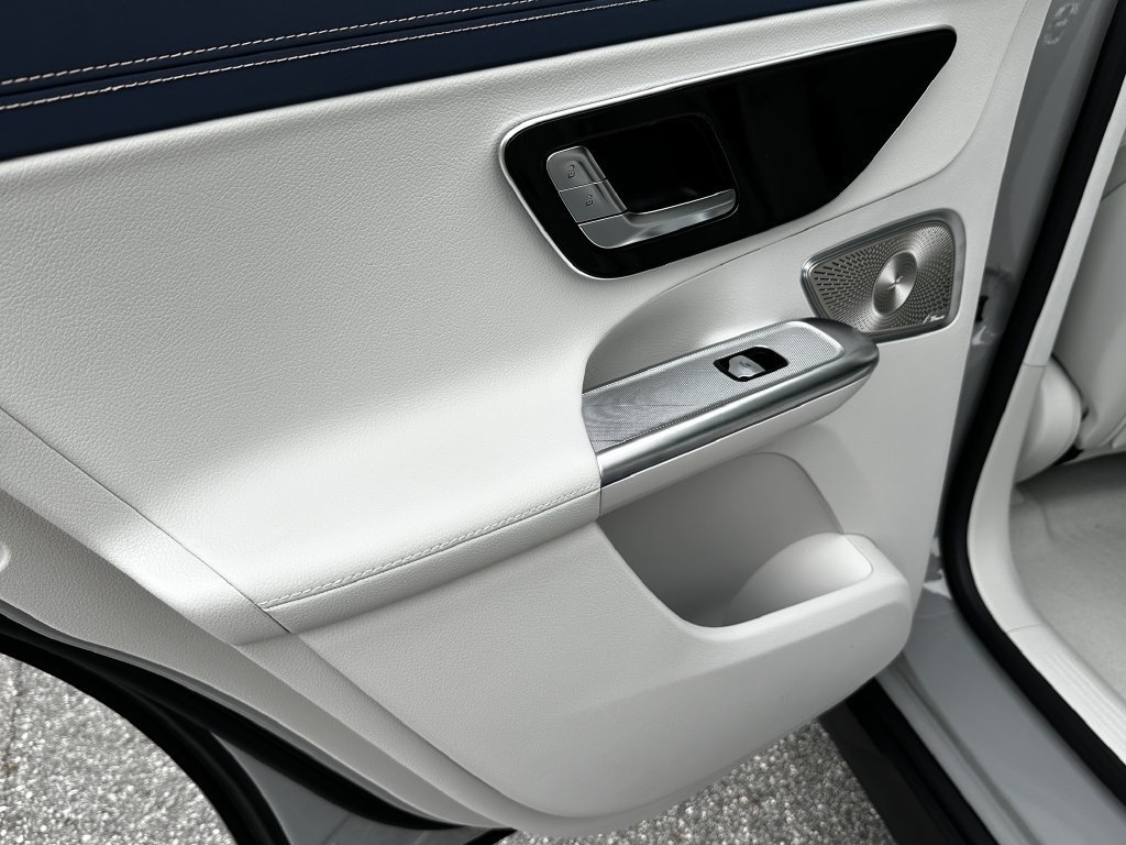 New 2027 MANUFAKTUR Alpine Grey Mercedes-Benz EQE 320+ image 60