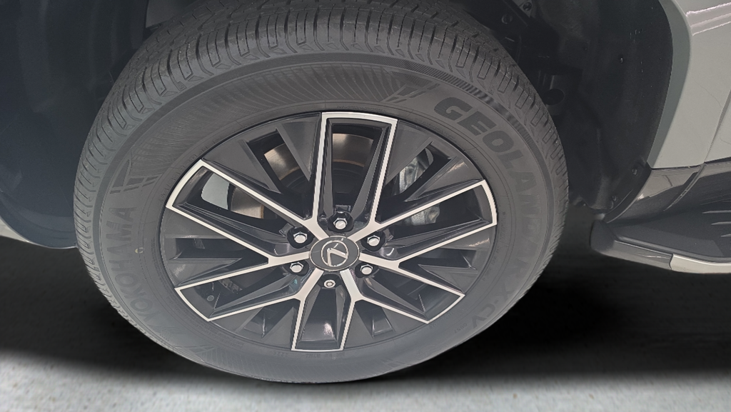 Certified Used 2024  Lexus 550 Premium+ image 10