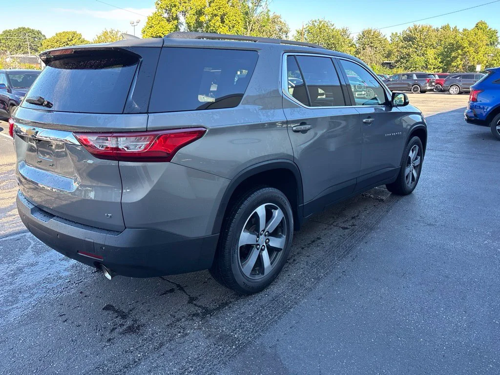 Used 2019 Pepperdust Metallic Chevrolet 3LT image 3