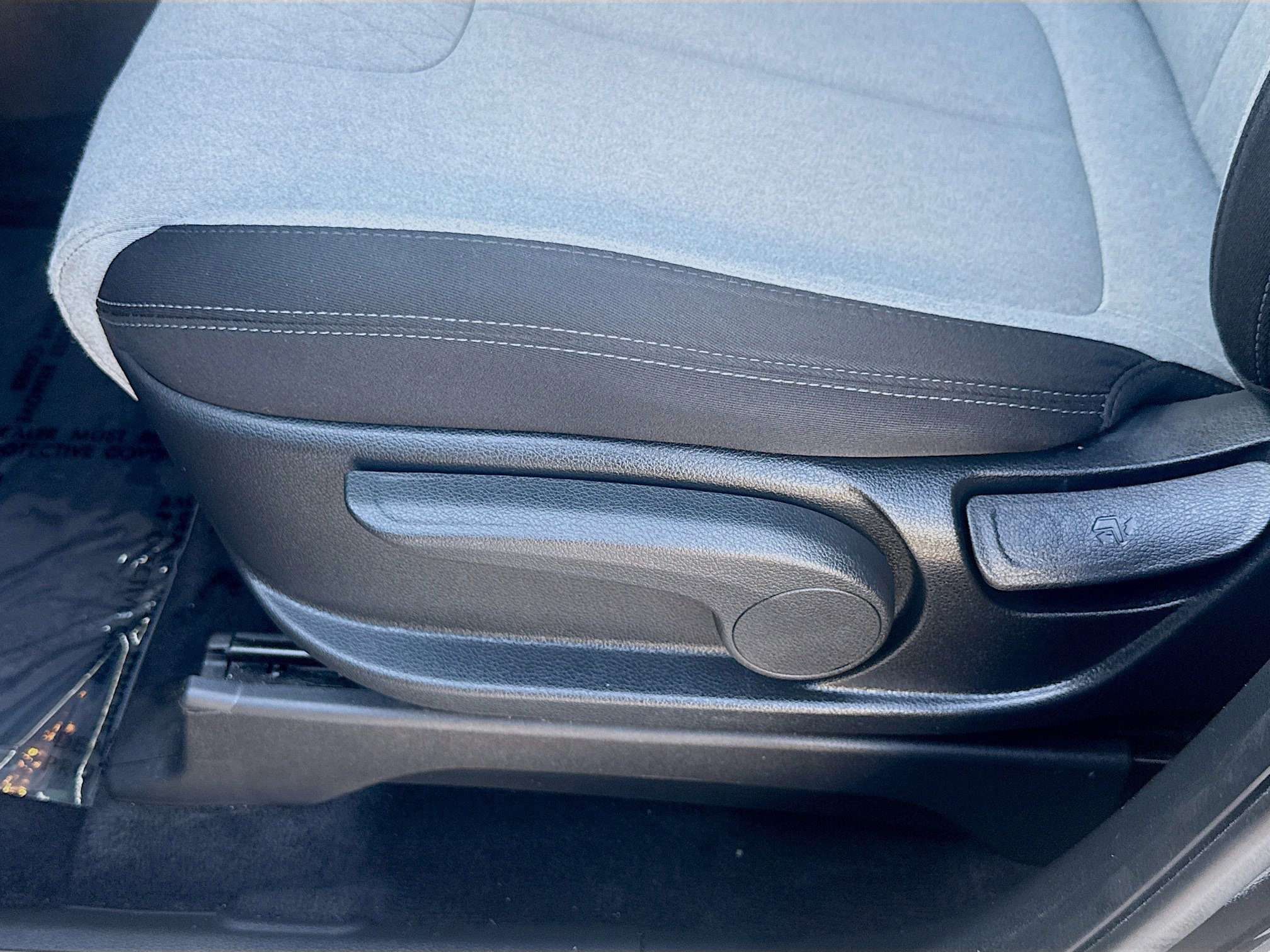 Used 2022 Abyss Black Pearl Hyundai SE image 15