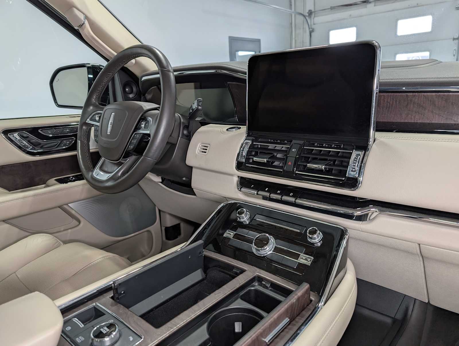Used 2020 Rhapsody Blue Lincoln Reserve image 45