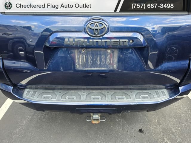 Used 2017 Nautical Blue Metallic Toyota SR5 image 7