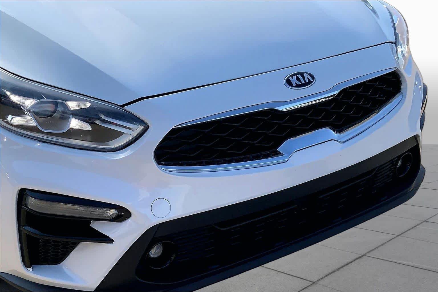Used 2021 Snow White Pearl Kia GT image 29