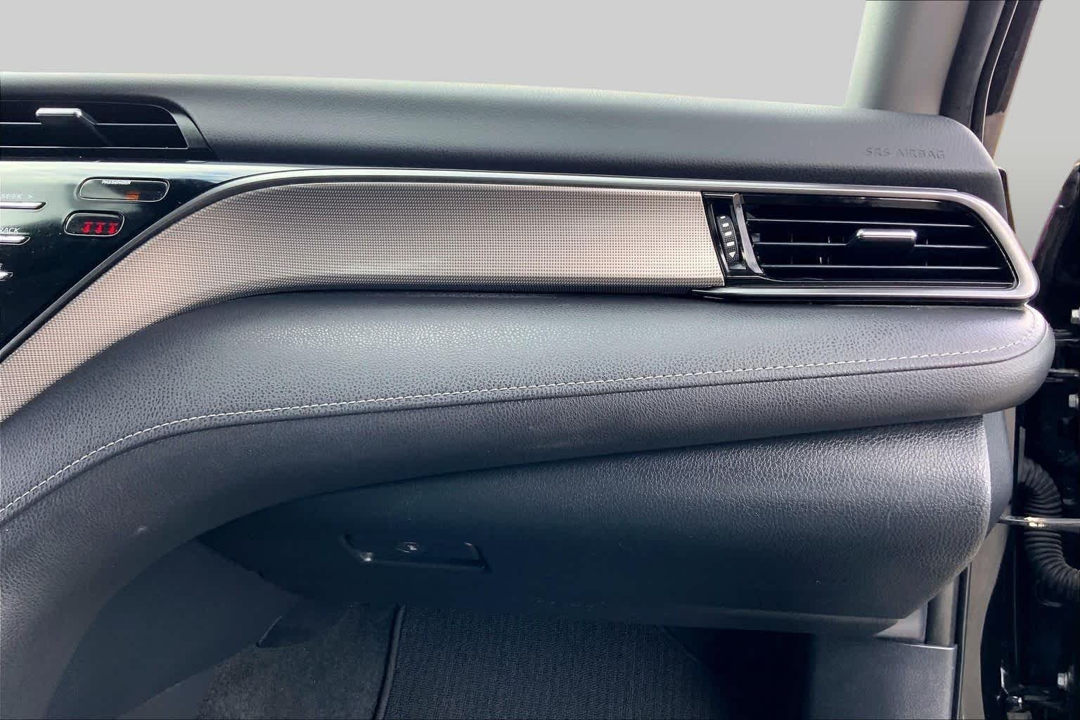 Used 2019 Midnight Black Metallic Toyota SE image 18