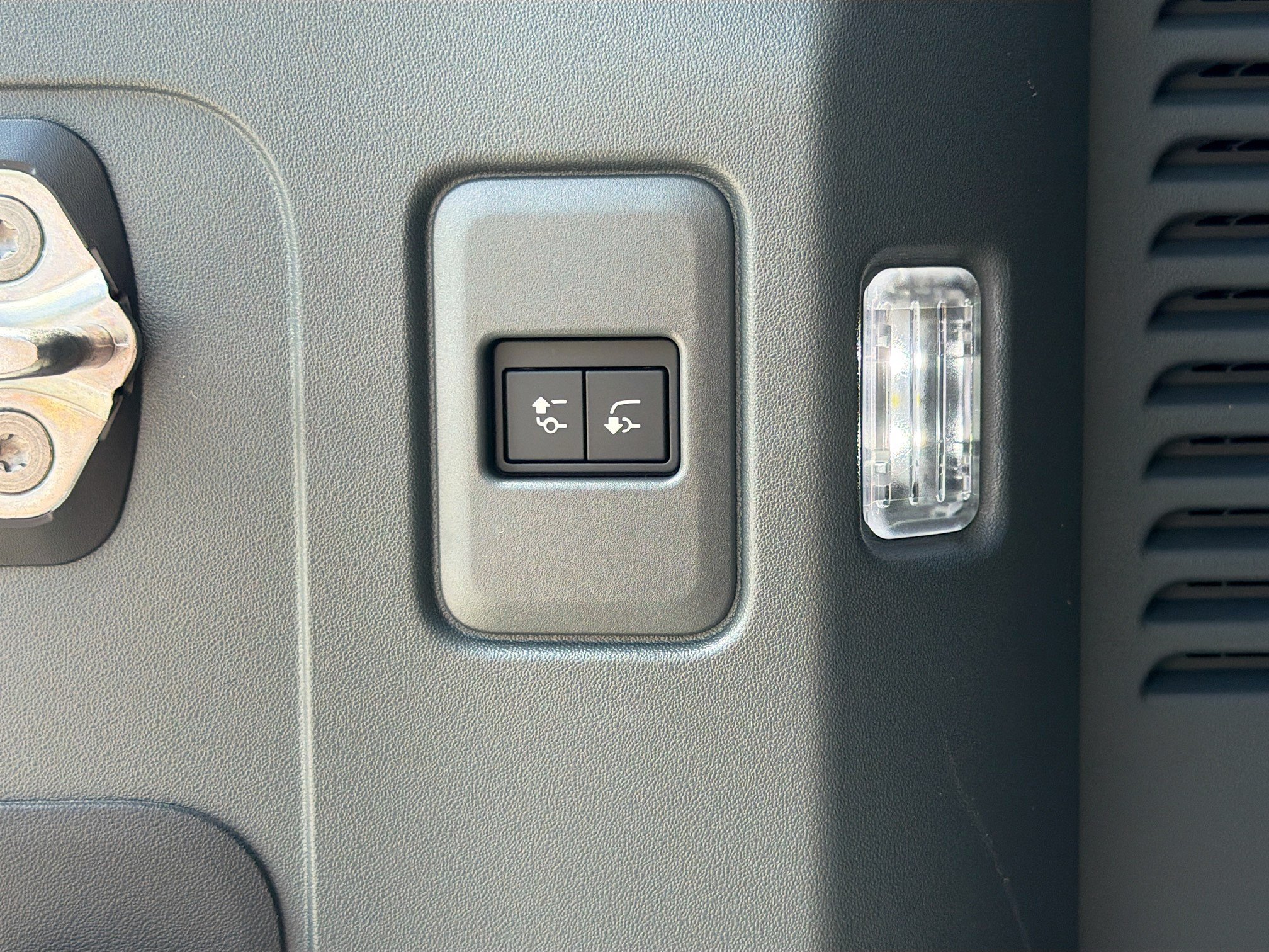 New 2026 Fuji White Land Rover X-Dynamic SE image 45