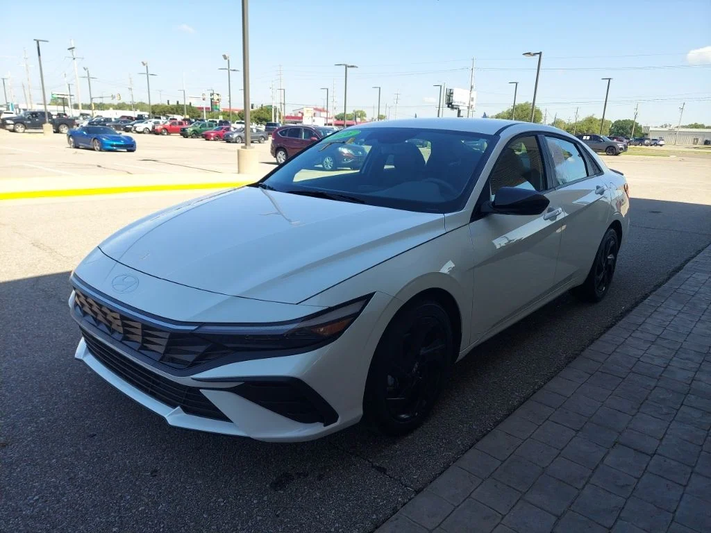 Certified Used 2026 White Hyundai SEL Sport image 3