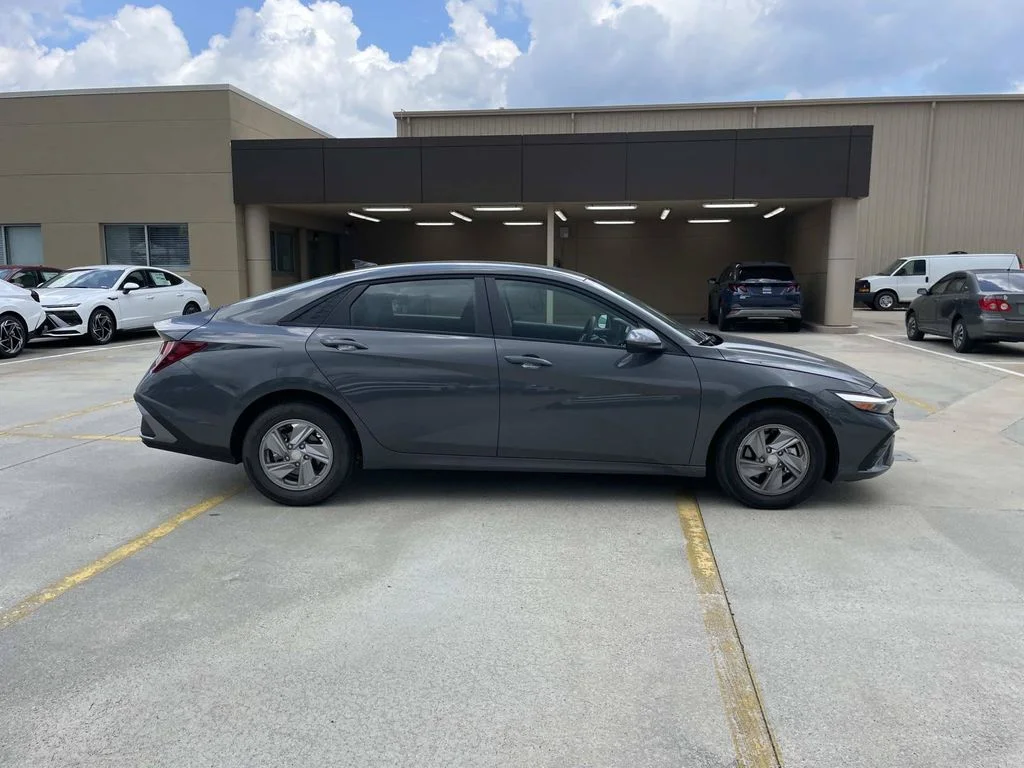 New 2026 Gray Hyundai SE image 2