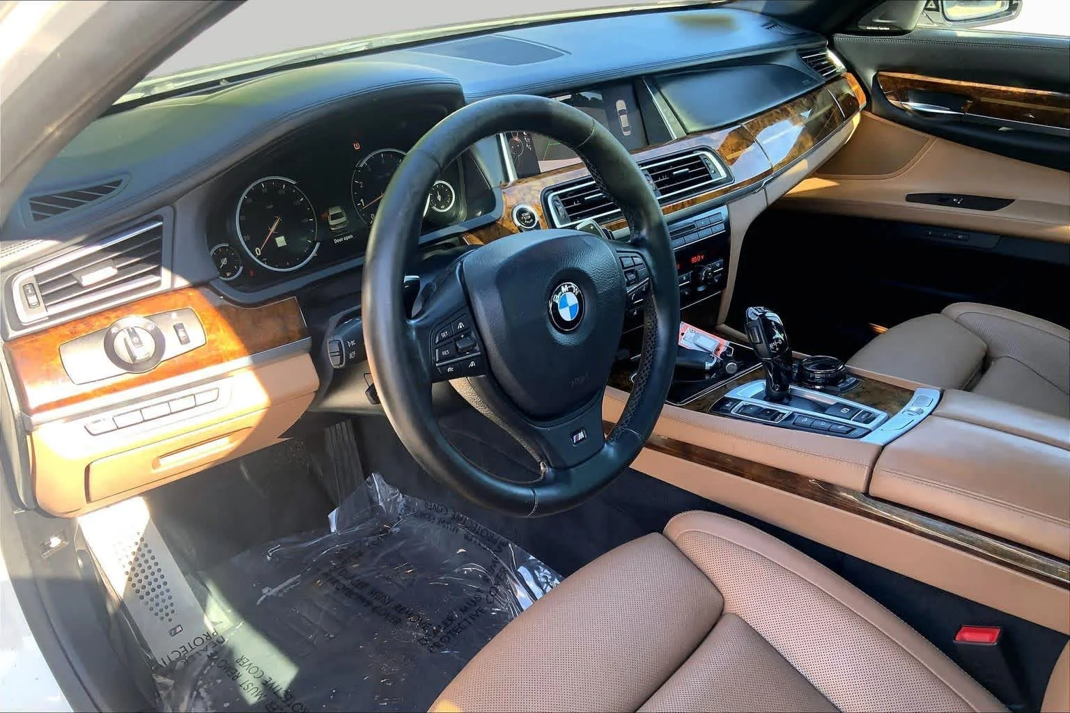 Used 2015 Alpine White BMW 750Li xDrive image 18