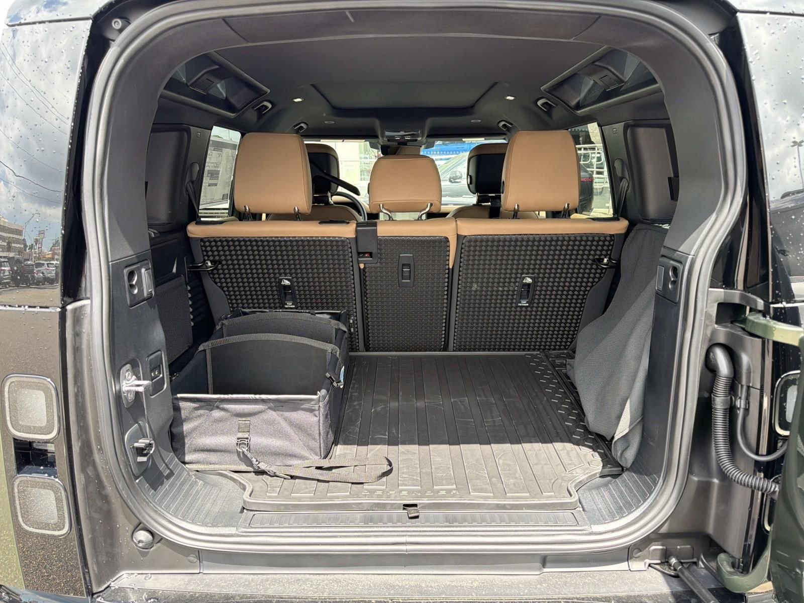 New 2026 Woolstone Green Land Rover X-Dynamic SE image 7