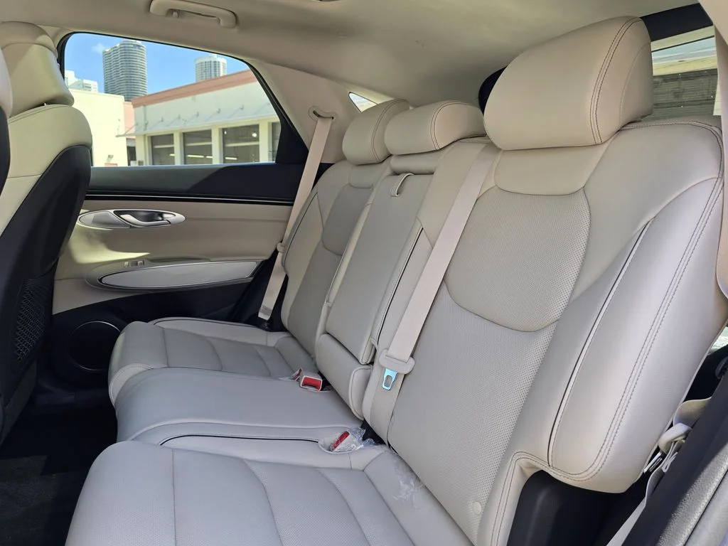 New 2026 White Genesis 2.5T Advanced image 12