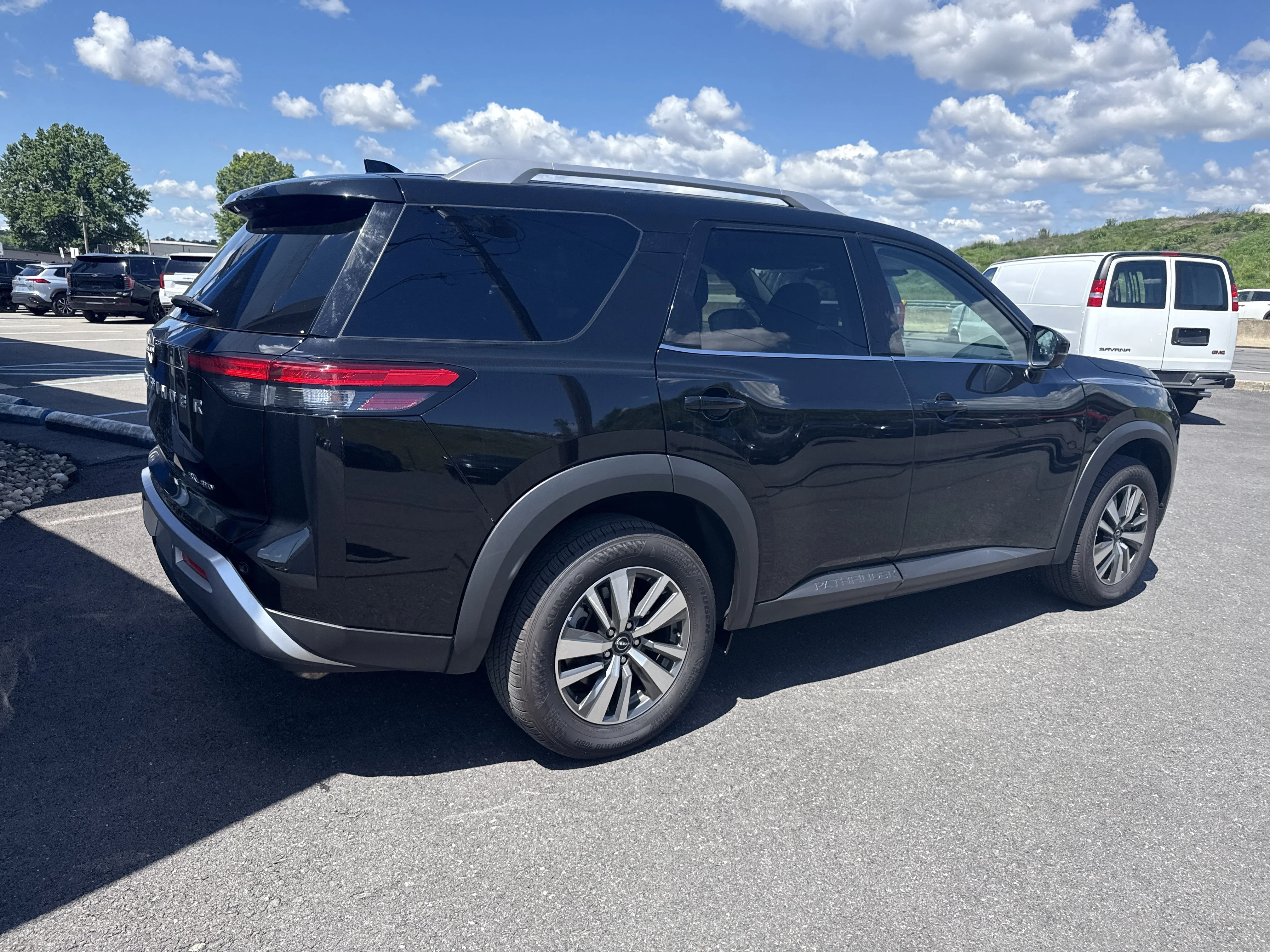 Used 2025 Super Black Nissan SL image 3