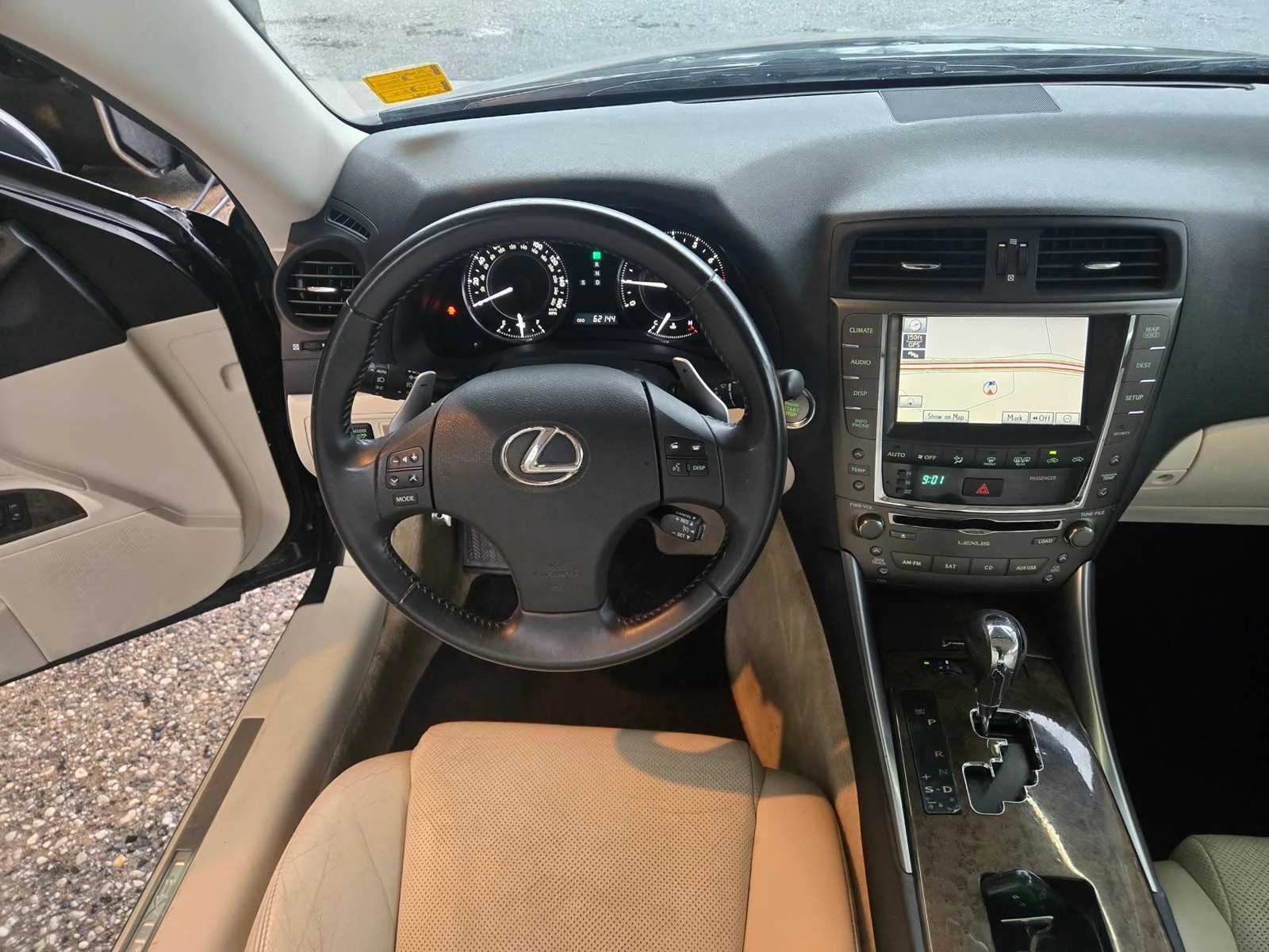 Used 2010  Lexus  image 10