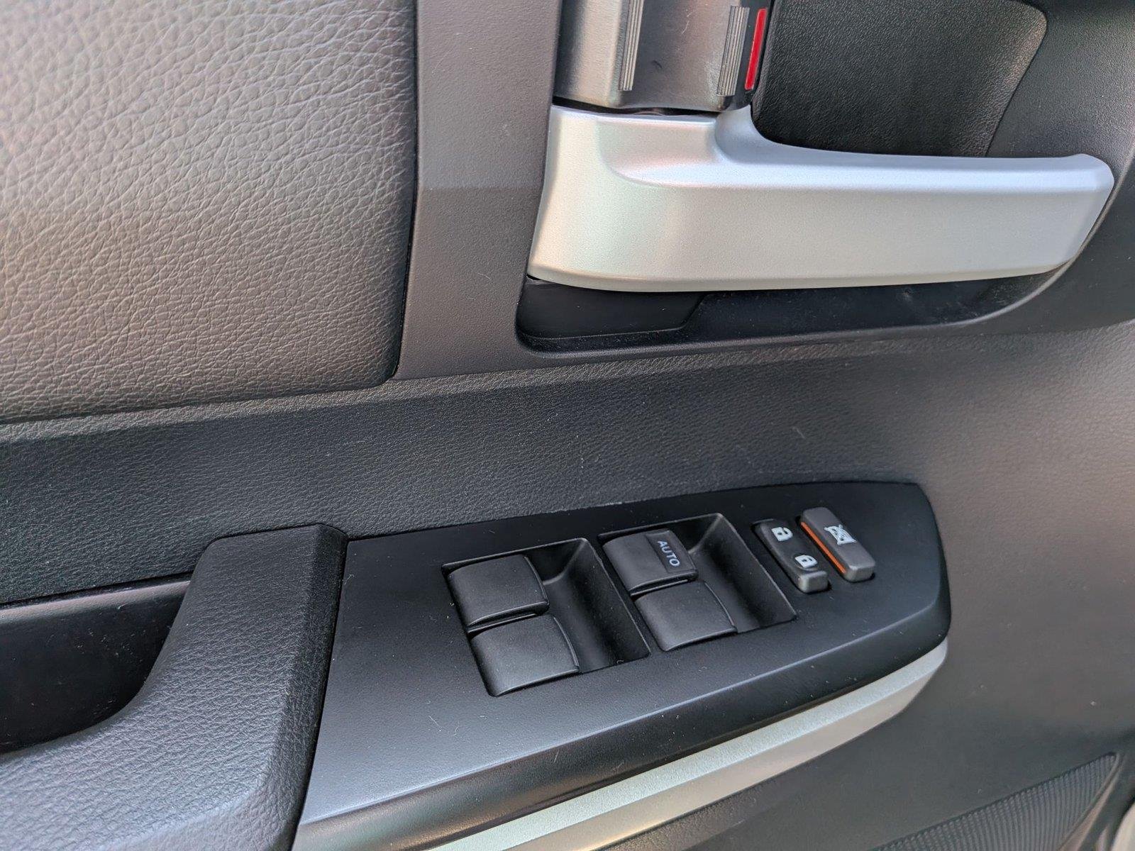 Used 2015 Blue Ribbon Metallic Toyota SR5 image 16