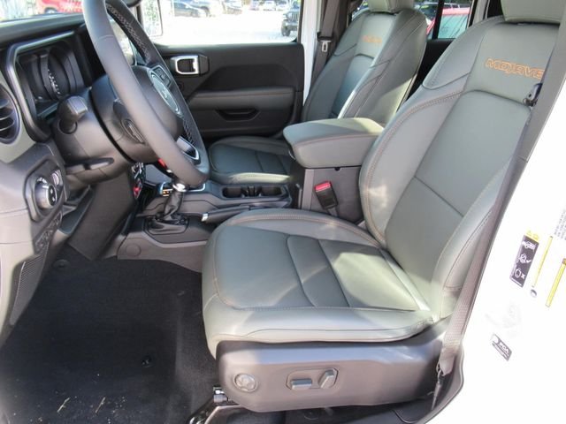 New 2026 Bright White Clear-Coat Exterior Paint Jeep Mojave X image 20