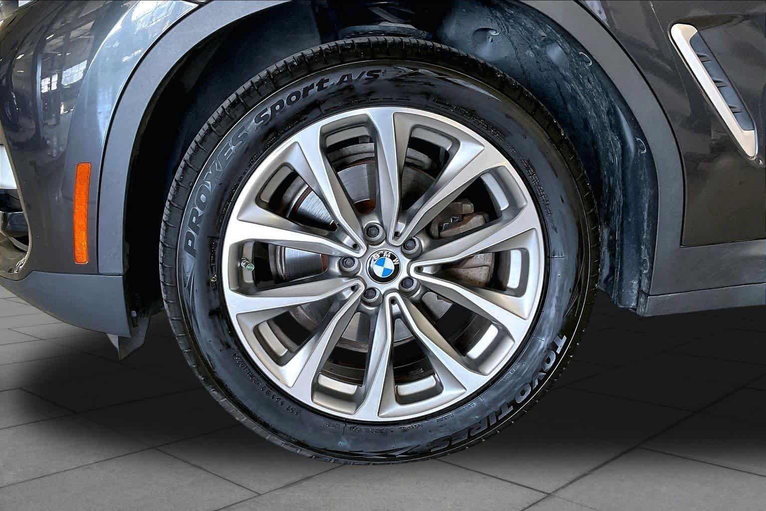 Used 2018 Dark Graphite Metallic BMW xDrive30i image 10