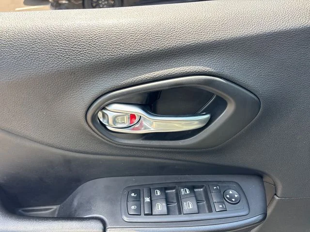 Used 2021 Green Jeep Trailhawk image 15
