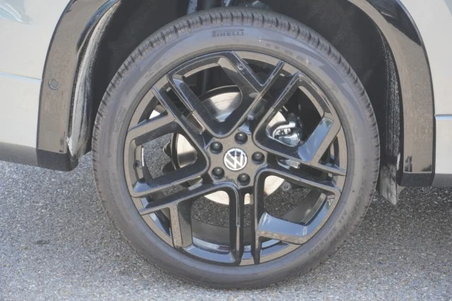 New 2026 Platinum Gray Metallic Volkswagen SE R-Line Black image 6