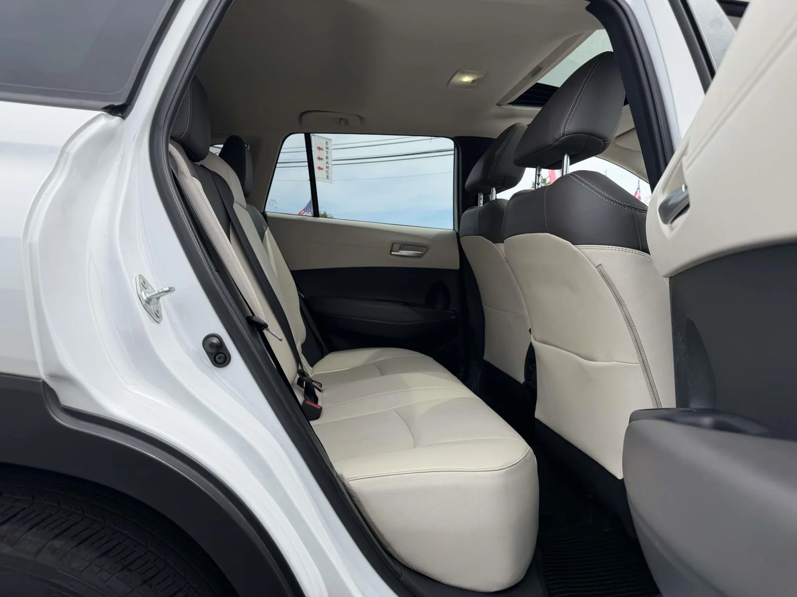 2023 Toyota Corolla Cross XLE - Photo 14