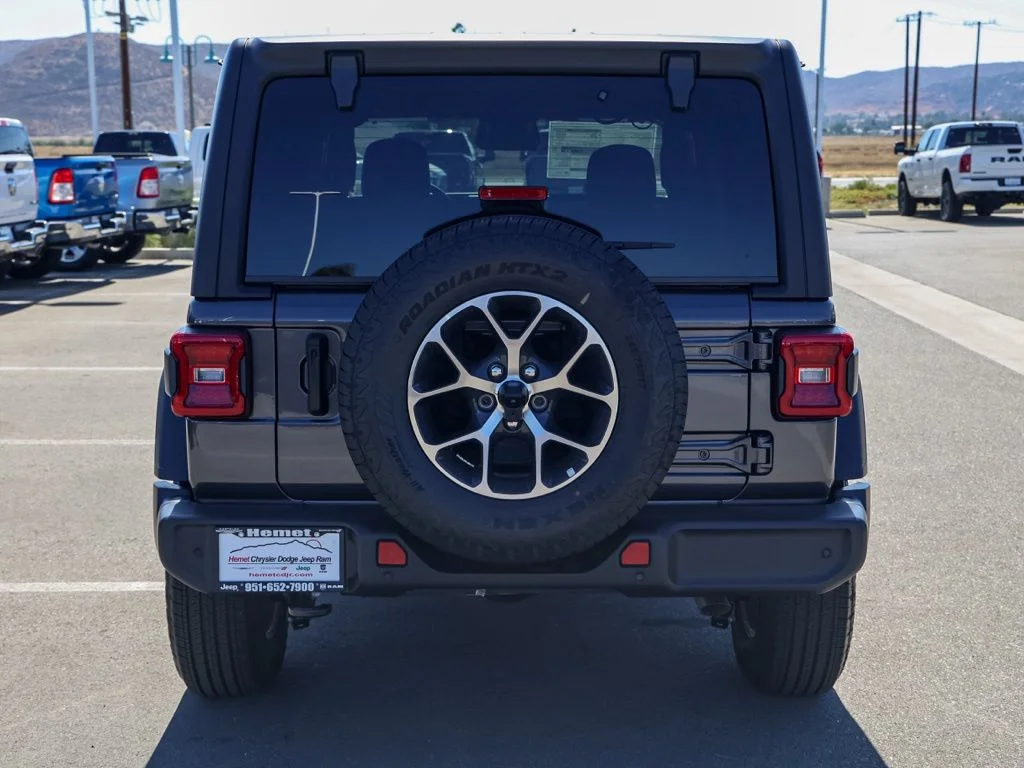 New 2026 Granite Crystal Metallic Clear-Coat Exterior Paint Jeep Sport S image 16