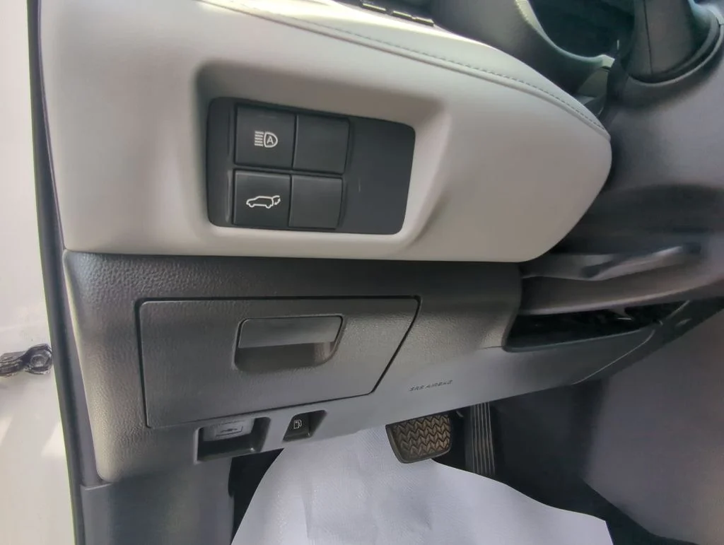Used 2021 White Toyota XLE image 20