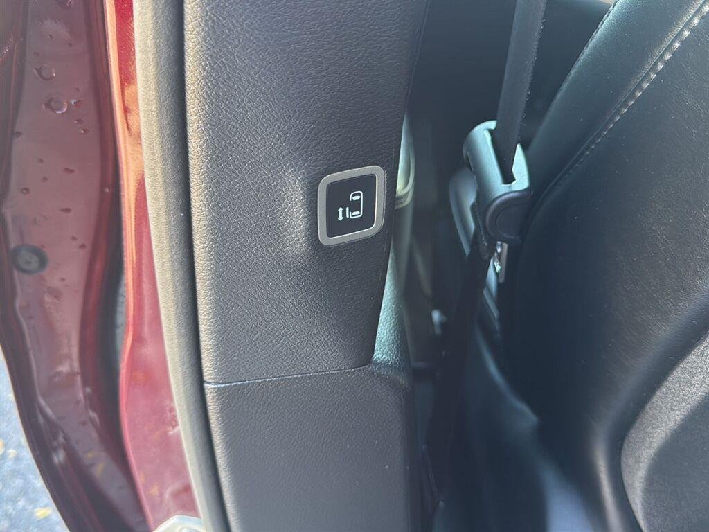 Used 2023 Velvet Red Pearlcoat Chrysler Touring L image 10