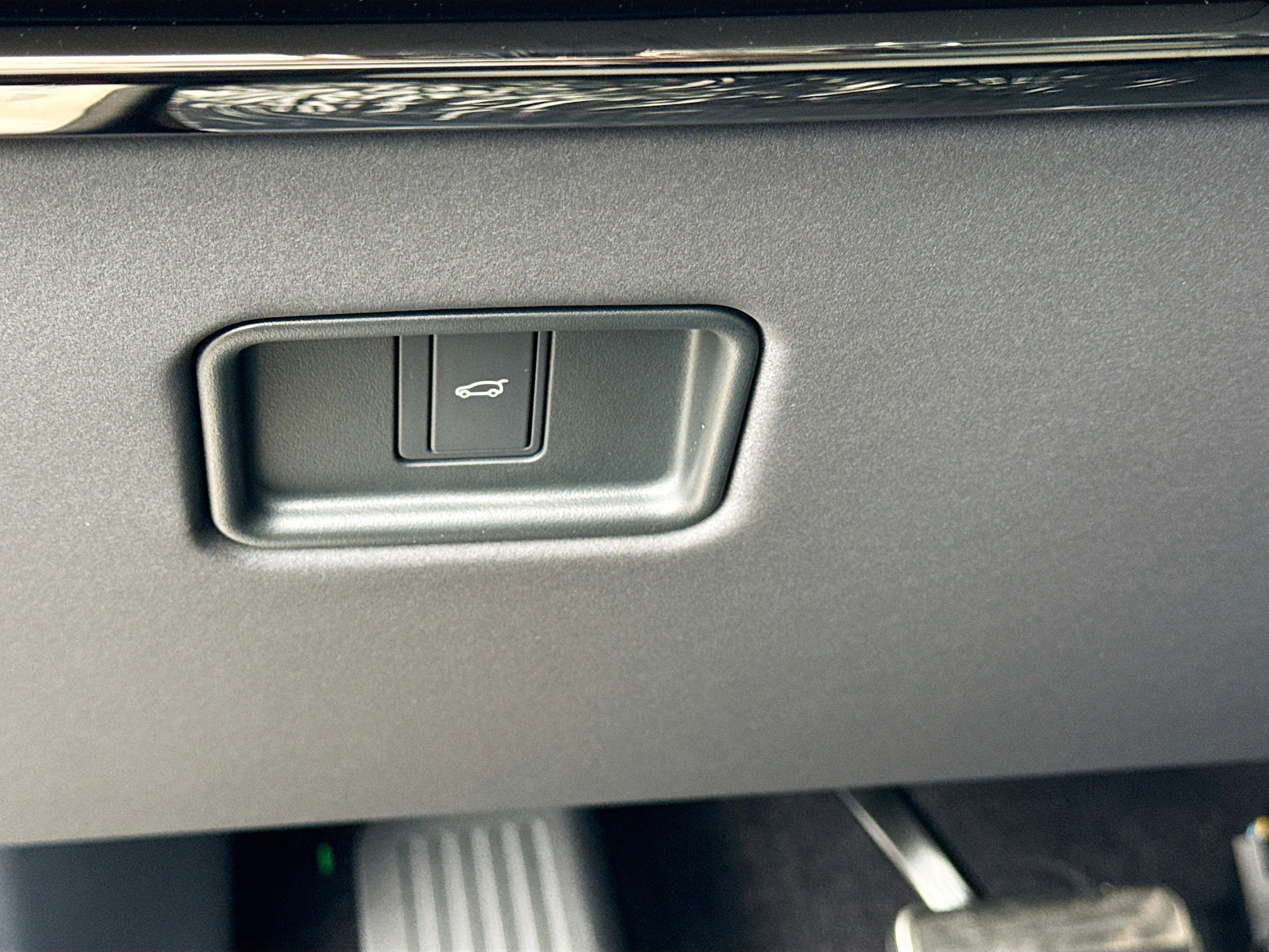 Used 2026 Gray Land Rover SV Carbon image 34