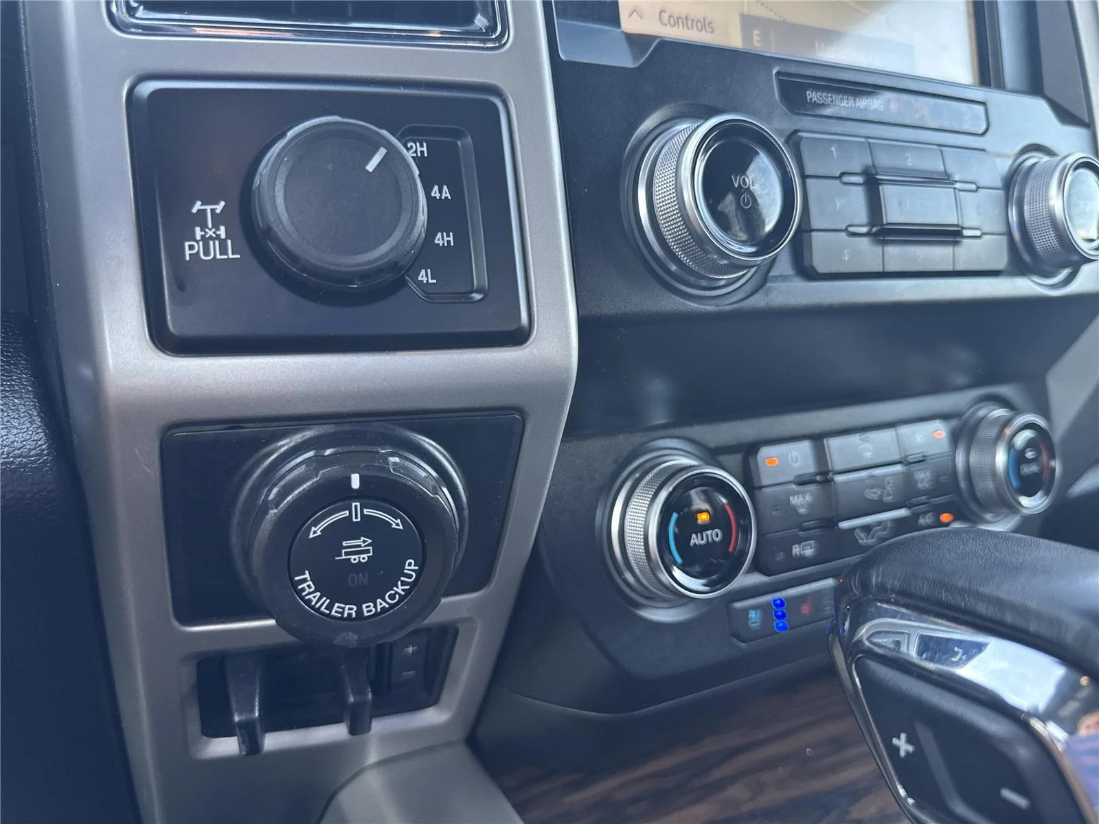 Used 2019 Ingot Silver Ford LARIAT image 26