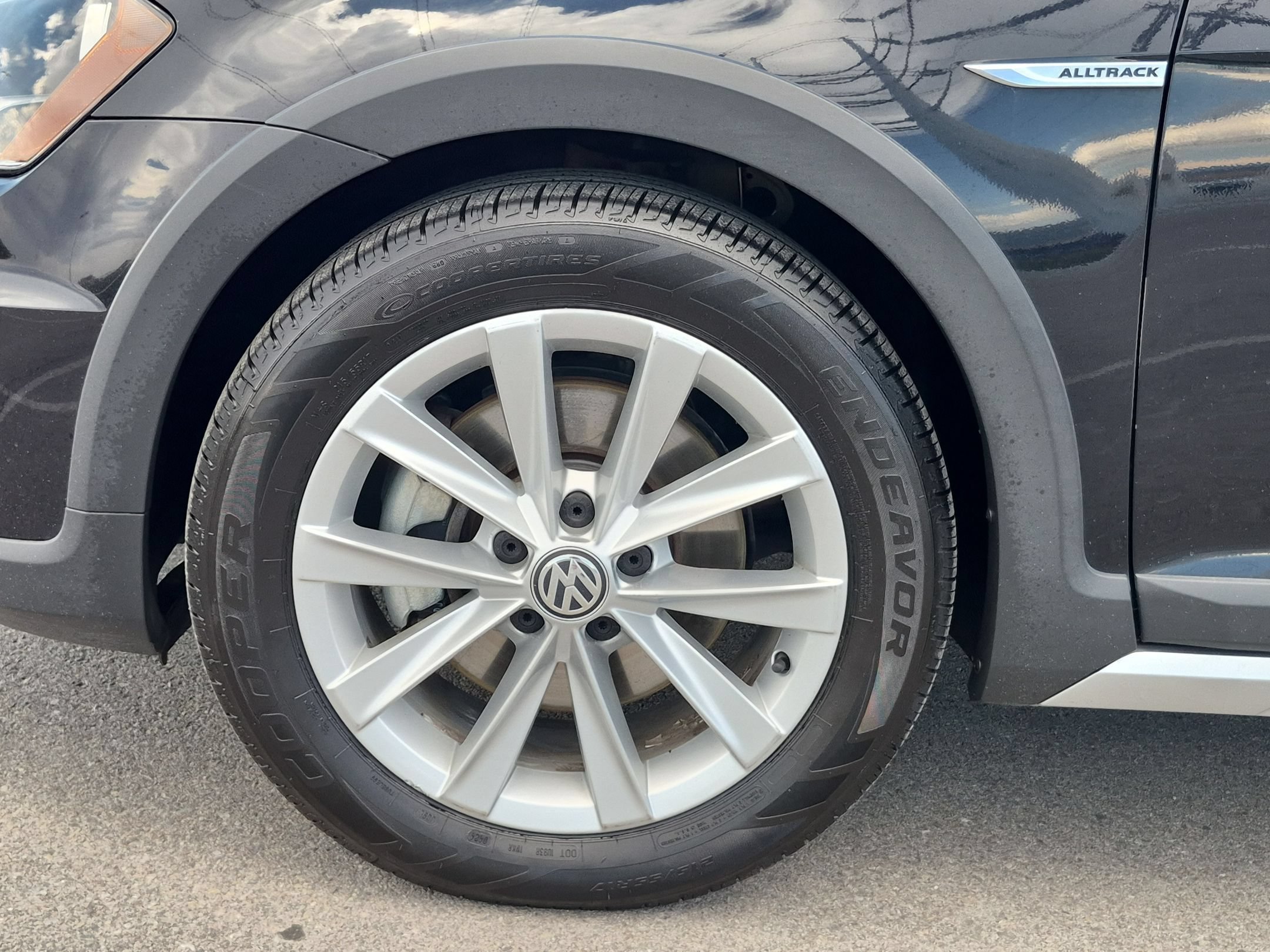 Used 2017 Deep Black Volkswagen S image 11