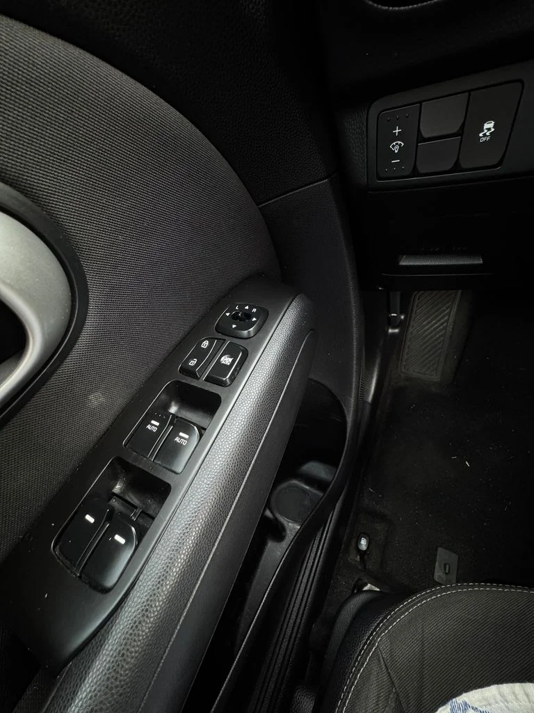 Used 2014 Alien II Kia Base image 16