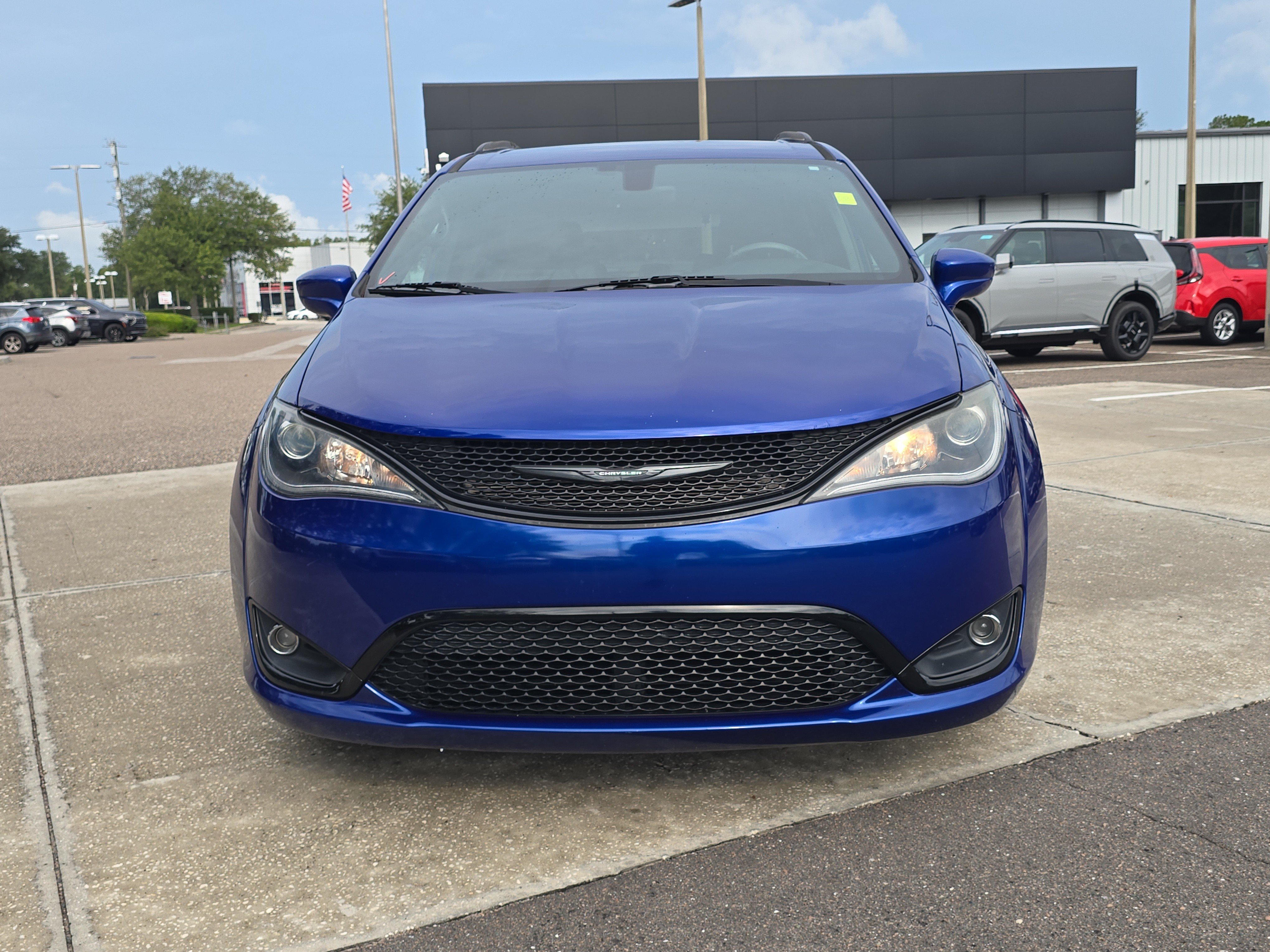 Used 2019 Ocean Blue Metallic Chrysler Touring L image 3