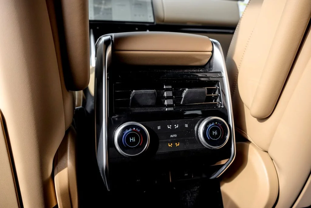 New 2026 Fuji White Land Rover SE image 17